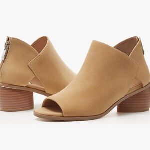 Elegant Tan Peep-Toe Mules